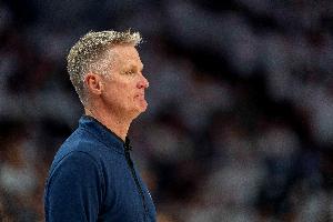 行云流水！勇士半场25个运动战进球 其中有20个来自助攻